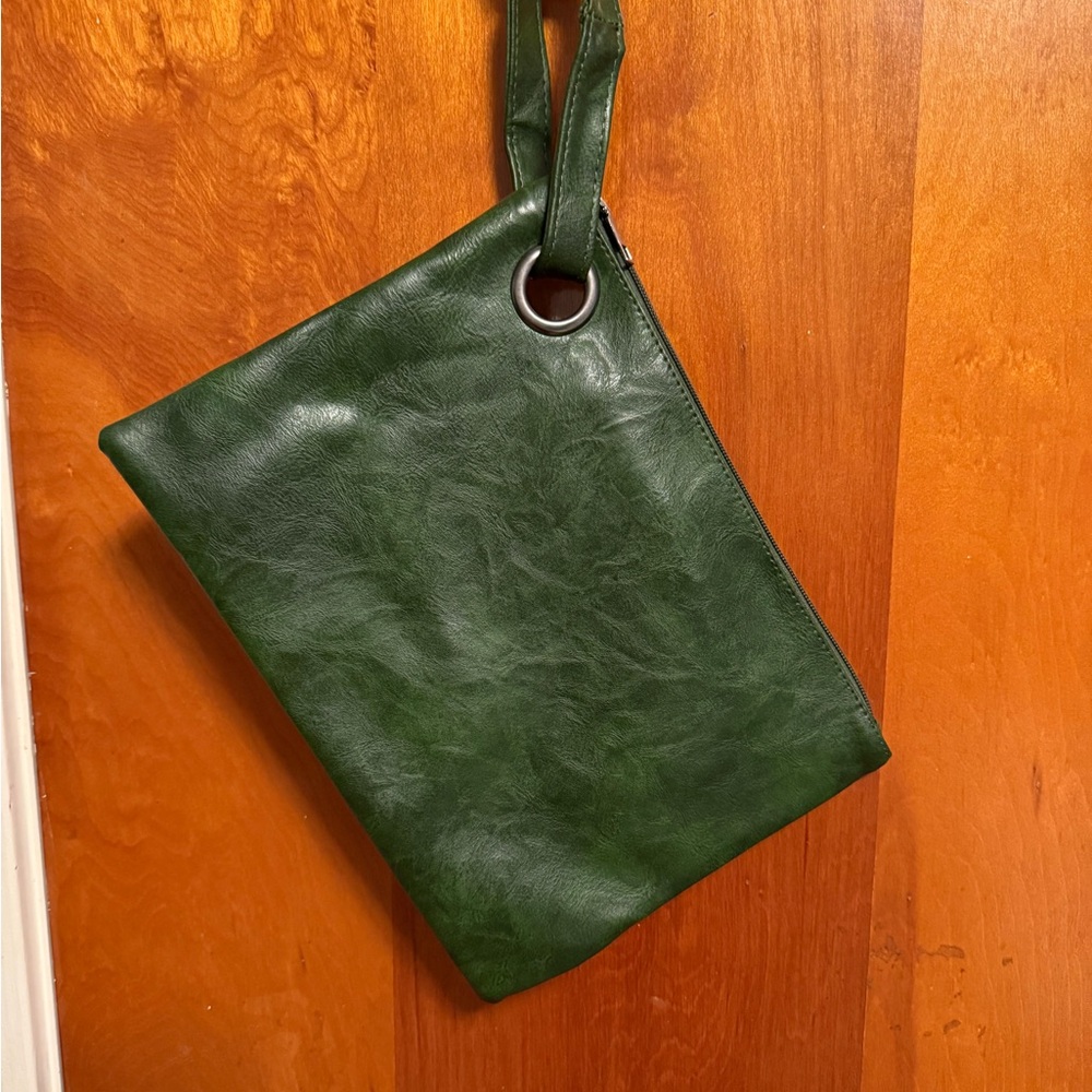 NWOT Green Wristlet Clutch